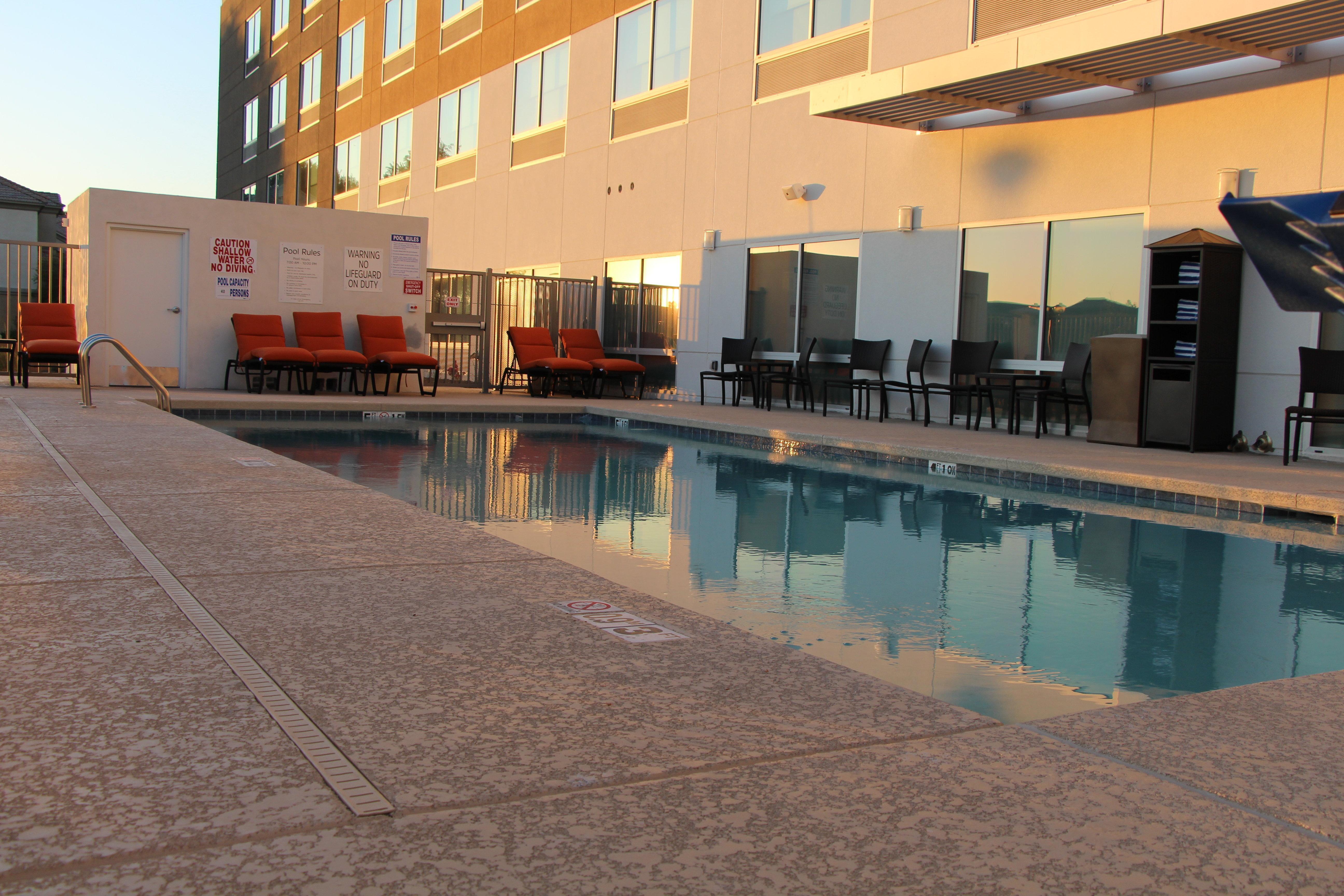 Holiday Inn Express & Suites - Phoenix - Airport North By Ihg Bagian luar foto